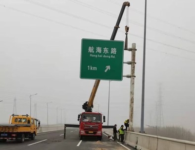 拉萨拉萨悬臂式交通标志杆